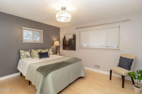 Tiny photo for 3158 Oak Grove Place, Toledo, OH 43613 (MLS # 10004328)