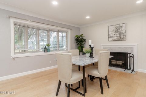 Tiny photo for 3158 Oak Grove Place, Toledo, OH 43613 (MLS # 10004328)