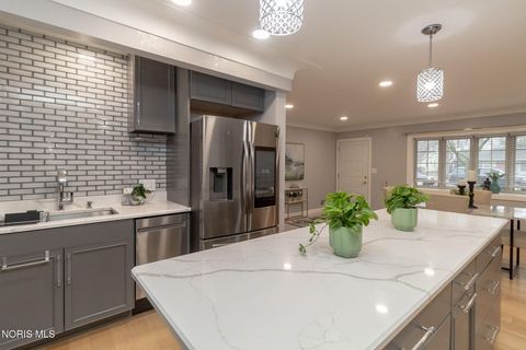 Tiny photo for 3158 Oak Grove Place, Toledo, OH 43613 (MLS # 10004328)