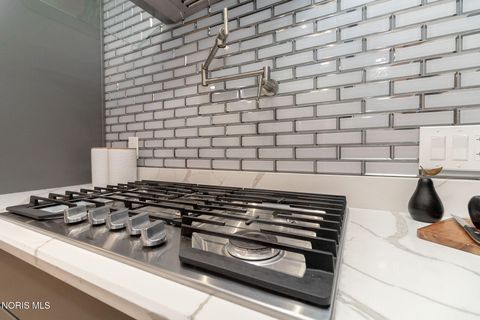 Tiny photo for 3158 Oak Grove Place, Toledo, OH 43613 (MLS # 10004328)