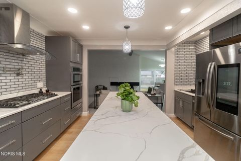 Tiny photo for 3158 Oak Grove Place, Toledo, OH 43613 (MLS # 10004328)