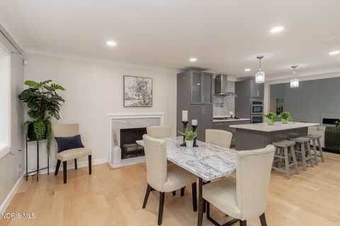 Tiny photo for 3158 Oak Grove Place, Toledo, OH 43613 (MLS # 10004328)