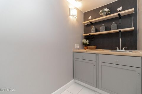 Tiny photo for 3158 Oak Grove Place, Toledo, OH 43613 (MLS # 10004328)