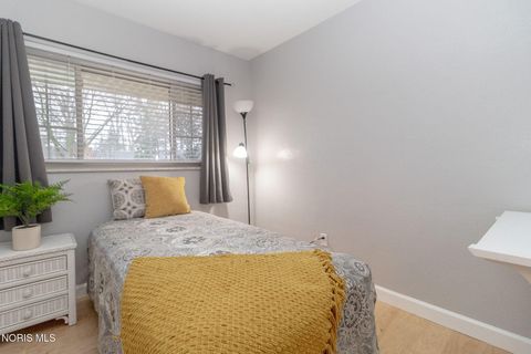 Tiny photo for 3158 Oak Grove Place, Toledo, OH 43613 (MLS # 10004328)