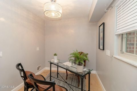 Tiny photo for 3158 Oak Grove Place, Toledo, OH 43613 (MLS # 10004328)