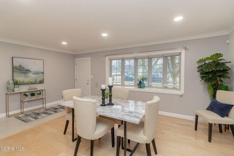 Tiny photo for 3158 Oak Grove Place, Toledo, OH 43613 (MLS # 10004328)