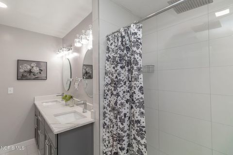 Tiny photo for 3158 Oak Grove Place, Toledo, OH 43613 (MLS # 10004328)