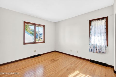 Tiny photo for 611 Miami Street, Toledo, OH 43605 (MLS # 10000432)