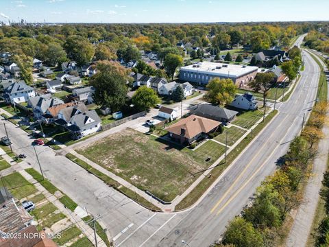 Tiny photo for 611 Miami Street, Toledo, OH 43605 (MLS # 10000432)
