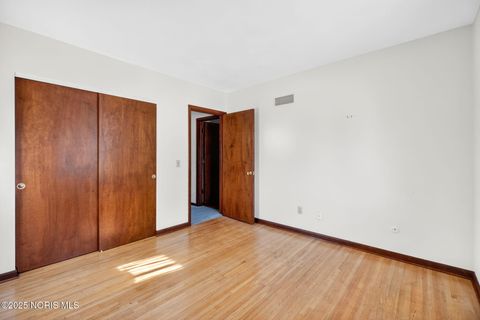 Tiny photo for 611 Miami Street, Toledo, OH 43605 (MLS # 10000432)