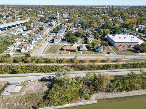 Tiny photo for 611 Miami Street, Toledo, OH 43605 (MLS # 10000432)