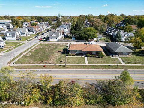 Tiny photo for 611 Miami Street, Toledo, OH 43605 (MLS # 10000432)