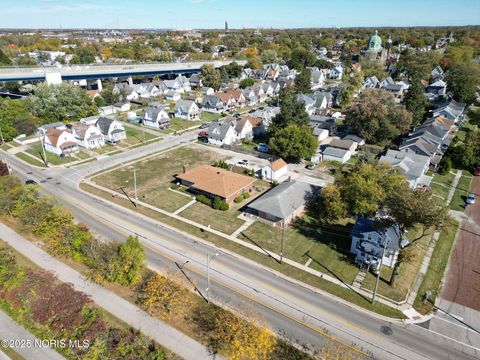 Tiny photo for 611 Miami Street, Toledo, OH 43605 (MLS # 10000432)