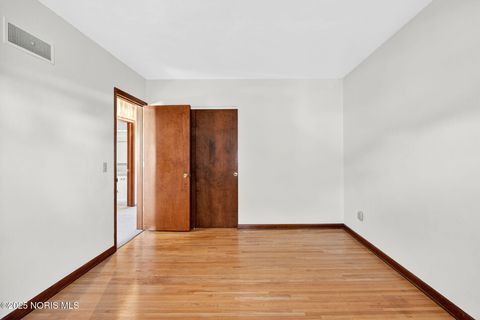 Tiny photo for 611 Miami Street, Toledo, OH 43605 (MLS # 10000432)