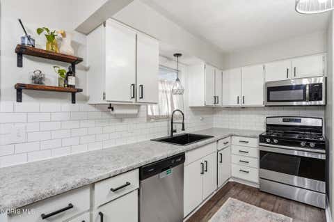 Tiny photo for 2401 Vaness Drive, Toledo, OH 43615 (MLS # 10011511)