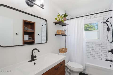 Tiny photo for 2401 Vaness Drive, Toledo, OH 43615 (MLS # 10011511)