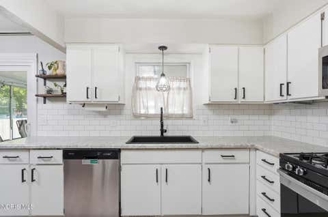 Tiny photo for 2401 Vaness Drive, Toledo, OH 43615 (MLS # 10011511)