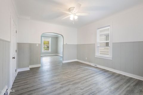 Tiny photo for 255 E Pearl Street, Toledo, OH 43608 (MLS # 10007155)