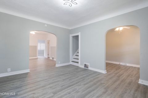 Tiny photo for 255 E Pearl Street, Toledo, OH 43608 (MLS # 10007155)