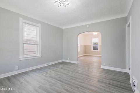 Tiny photo for 255 E Pearl Street, Toledo, OH 43608 (MLS # 10007155)