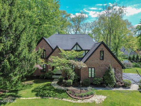 Photo of 2910 Tracewood Drive, Toledo, OH 43617 (MLS # 10007277)