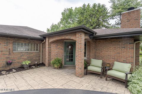 Photo of 1420 Old Trail Road, Maumee, OH 43537 (MLS # 10007603)
