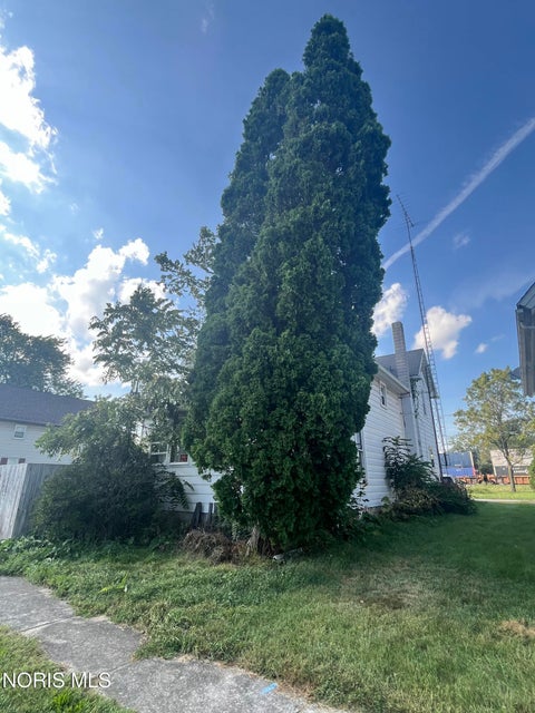 Tiny photo for 510 E Lytle Street, Fostoria, OH 44830 (MLS # 10012996)