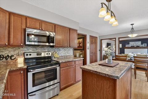 Tiny photo for 1880 Lexington Drive, Perrysburg, OH 43551 (MLS # 10007128)