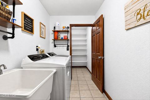 Tiny photo for 1880 Lexington Drive, Perrysburg, OH 43551 (MLS # 10007128)