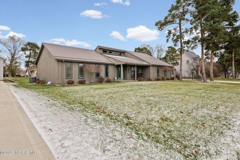 Photo of 825 Bitterbrush Lane, Findlay, OH 45840 (MLS # 10002502)