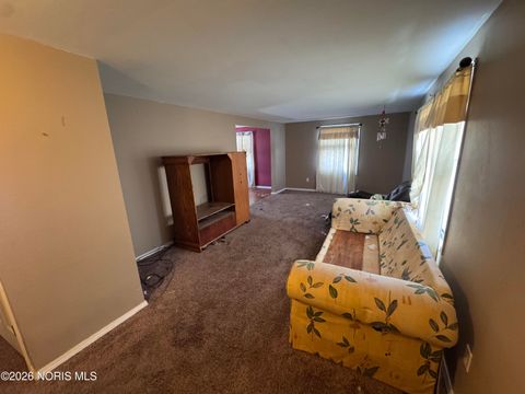 Tiny photo for 6028 Bayshore Road, Oregon, OH 43616 (MLS # 10003531)