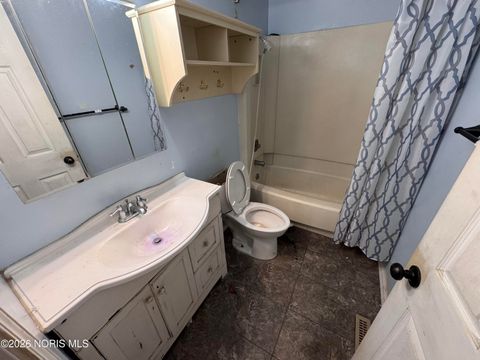 Tiny photo for 6028 Bayshore Road, Oregon, OH 43616 (MLS # 10003531)