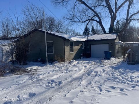 Tiny photo for 6028 Bayshore Road, Oregon, OH 43616 (MLS # 10003531)