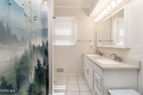 Tiny photo for 2104 Eastgate Road, Toledo, OH 43614 (MLS # 10006714)