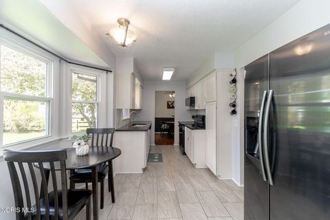 Tiny photo for 2104 Eastgate Road, Toledo, OH 43614 (MLS # 10006714)