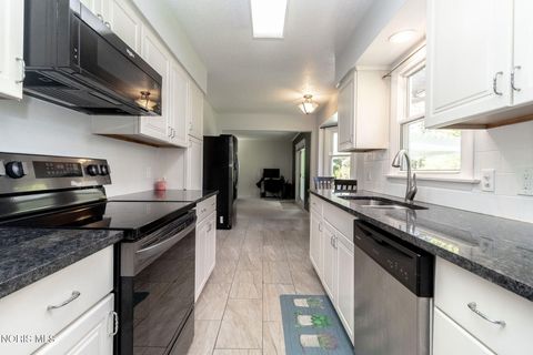 Tiny photo for 2104 Eastgate Road, Toledo, OH 43614 (MLS # 10006714)