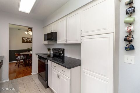 Tiny photo for 2104 Eastgate Road, Toledo, OH 43614 (MLS # 10006714)