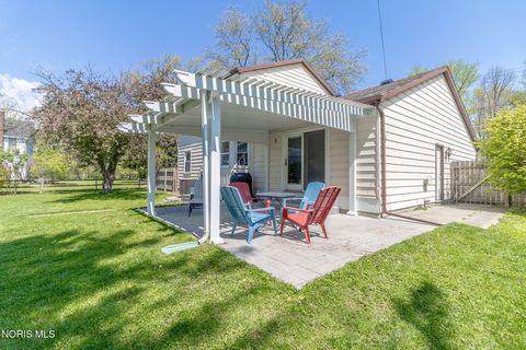 Tiny photo for 2104 Eastgate Road, Toledo, OH 43614 (MLS # 10006714)