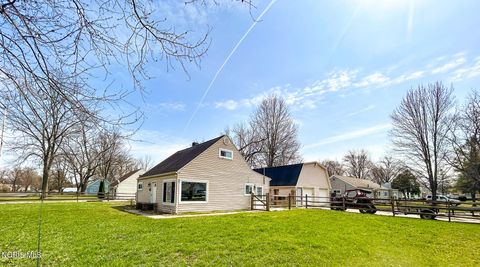 Photo of 5427 Florita Drive, Toledo, OH 43615 (MLS # 10005745)