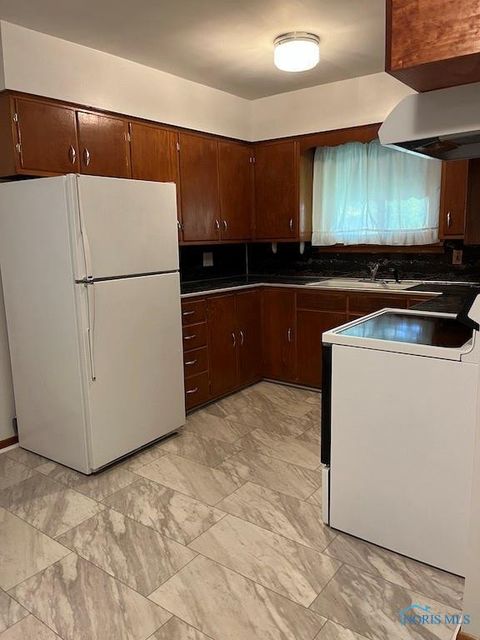 Tiny photo for 546 Elmdale Avenue, Toledo, OH 43609 (MLS # 10005403)