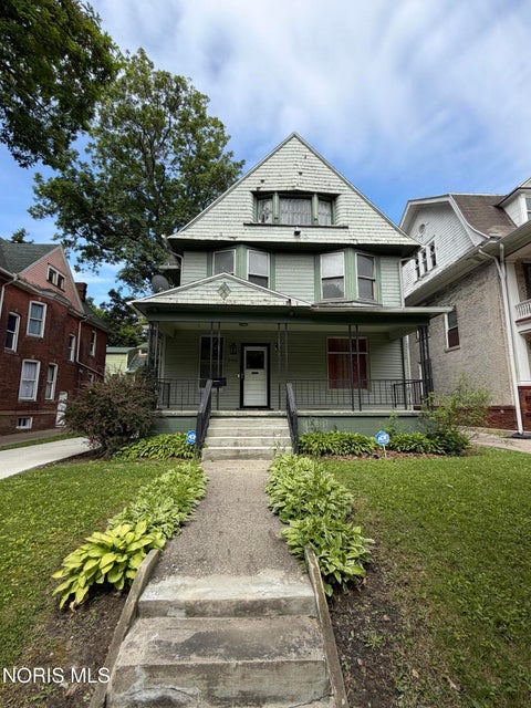 Tiny photo for 2415 Glenwood Avenue, Toledo, OH 43620 (MLS # 10009667)