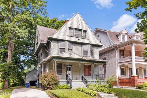 Homes For Sale - 2415 Glenwood Avenue<br/> Toledo, OH 43620