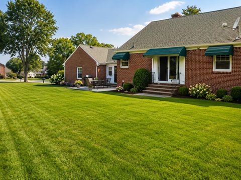 Photo of 818 Johnson Street, Maumee, OH 43537 (MLS # 10010652)