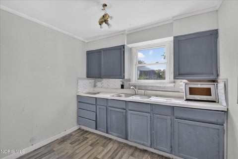 Tiny photo for 2433 Paradise Avenue, Toledo, OH 43613 (MLS # 10012159)