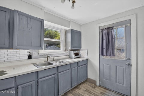 Tiny photo for 2433 Paradise Avenue, Toledo, OH 43613 (MLS # 10012159)
