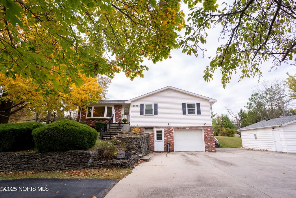 Photo for 1820 Ayersville Avenue, Defiance, OH 43512 (MLS # 10000655)