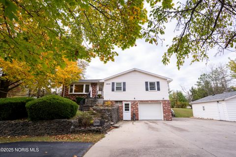 Photo of 1820 Ayersville Avenue, Defiance, OH 43512 (MLS # 10000655) Photo of 1820 Ayersville Avenue, Defiance, OH 43512 (MLS # 10000655)