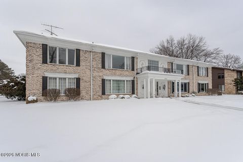 Photo of 6562 Woodhall Drive #Apt 4, Sylvania, OH 43560 (MLS # 10007266)