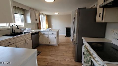 Tiny photo for 6562 Woodhall Drive #Apt 4, Sylvania, OH 43560 (MLS # 10007266)