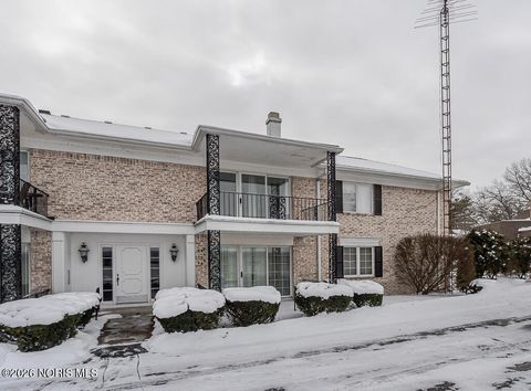 Tiny photo for 6562 Woodhall Drive #Apt 4, Sylvania, OH 43560 (MLS # 10007266)